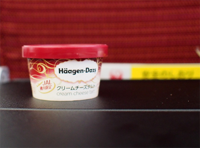 機内食のハーゲンダッツ2475.jpg