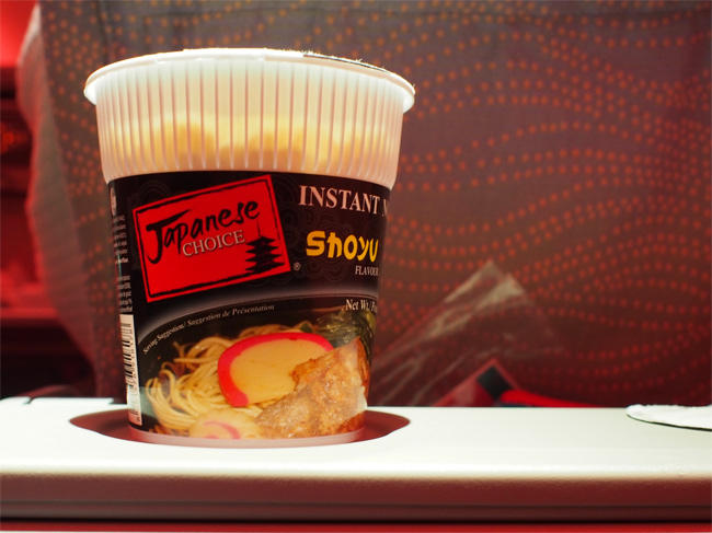 エミレーツ航空カップ麺3401.jpg