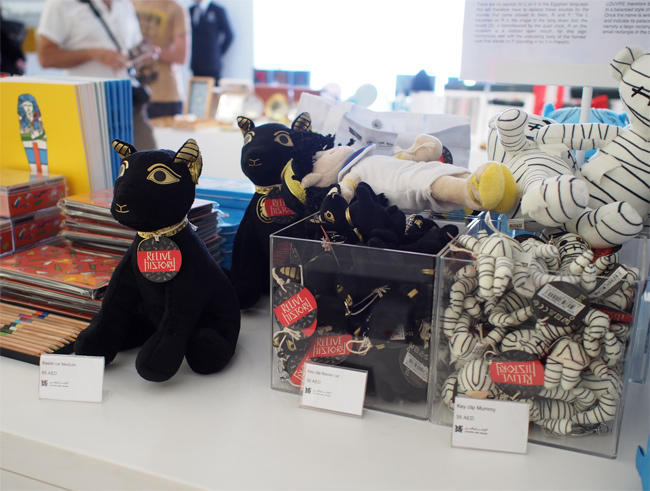 アブダビ ルーブル美術館猫さん3434.jpg